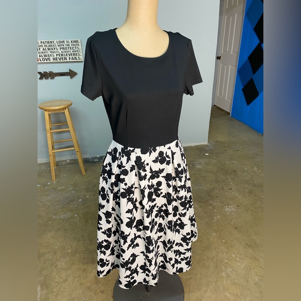 New Women’s Black & White Medium Dress
